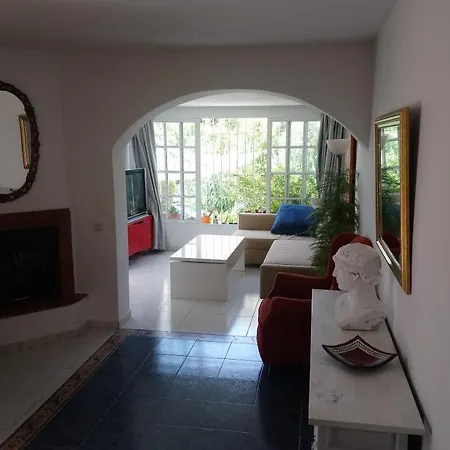 Vakantiehuis Maison Gaia: Tranquility Near The Sea With Garden
